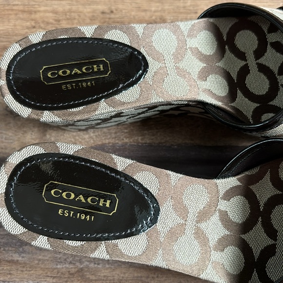 *NEW/NEVER WORN* COACH size7 Logo Wedges - Picture 5 of 5